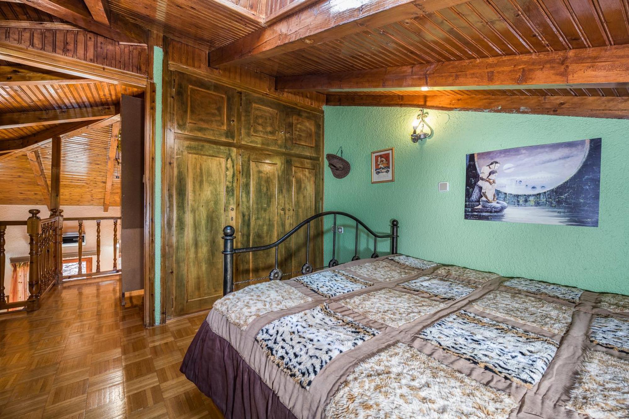 ευχάριστο με σοφίτα και τζάκι. Chalet