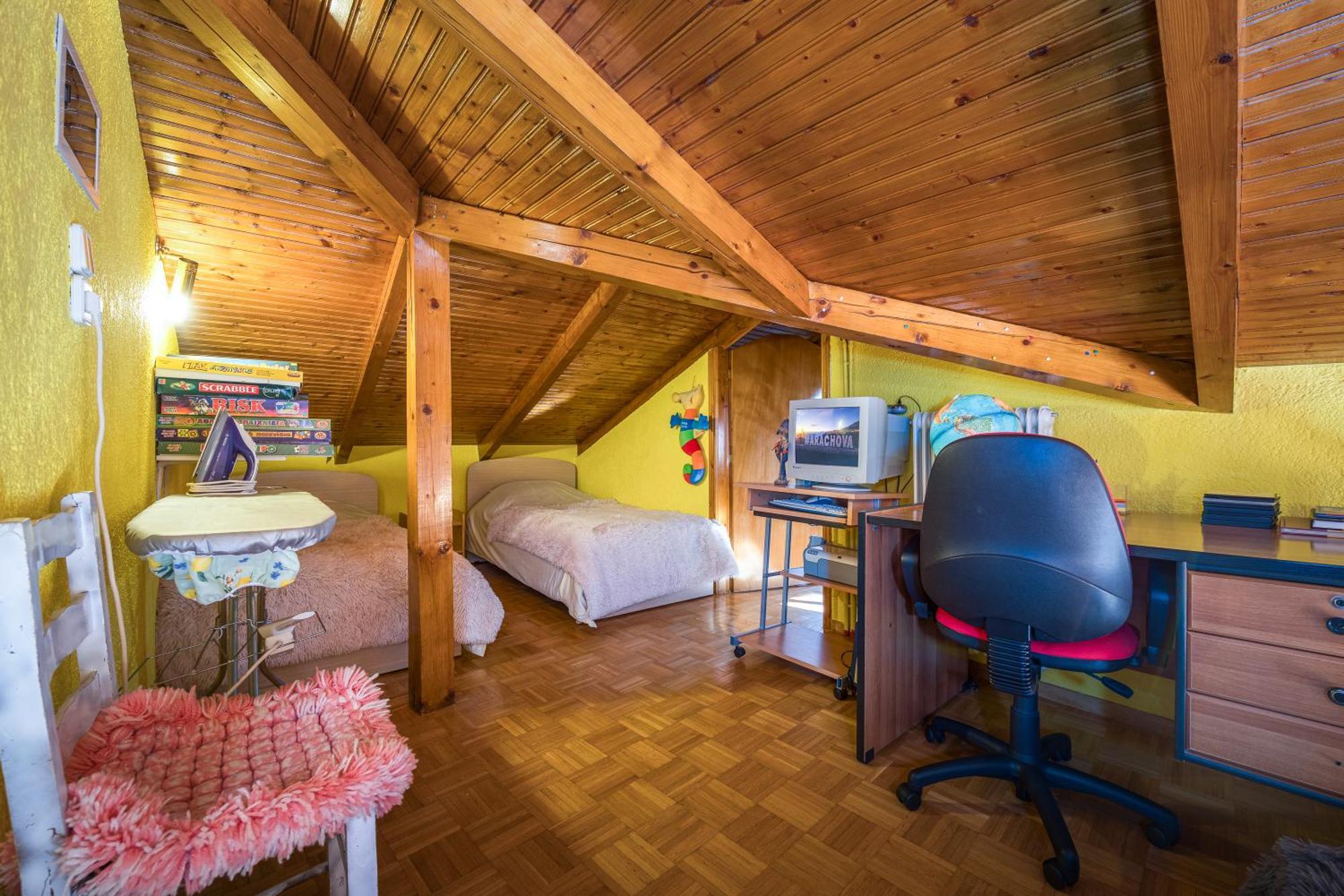 ευχάριστο με σοφίτα και τζάκι. Chalet Arachova