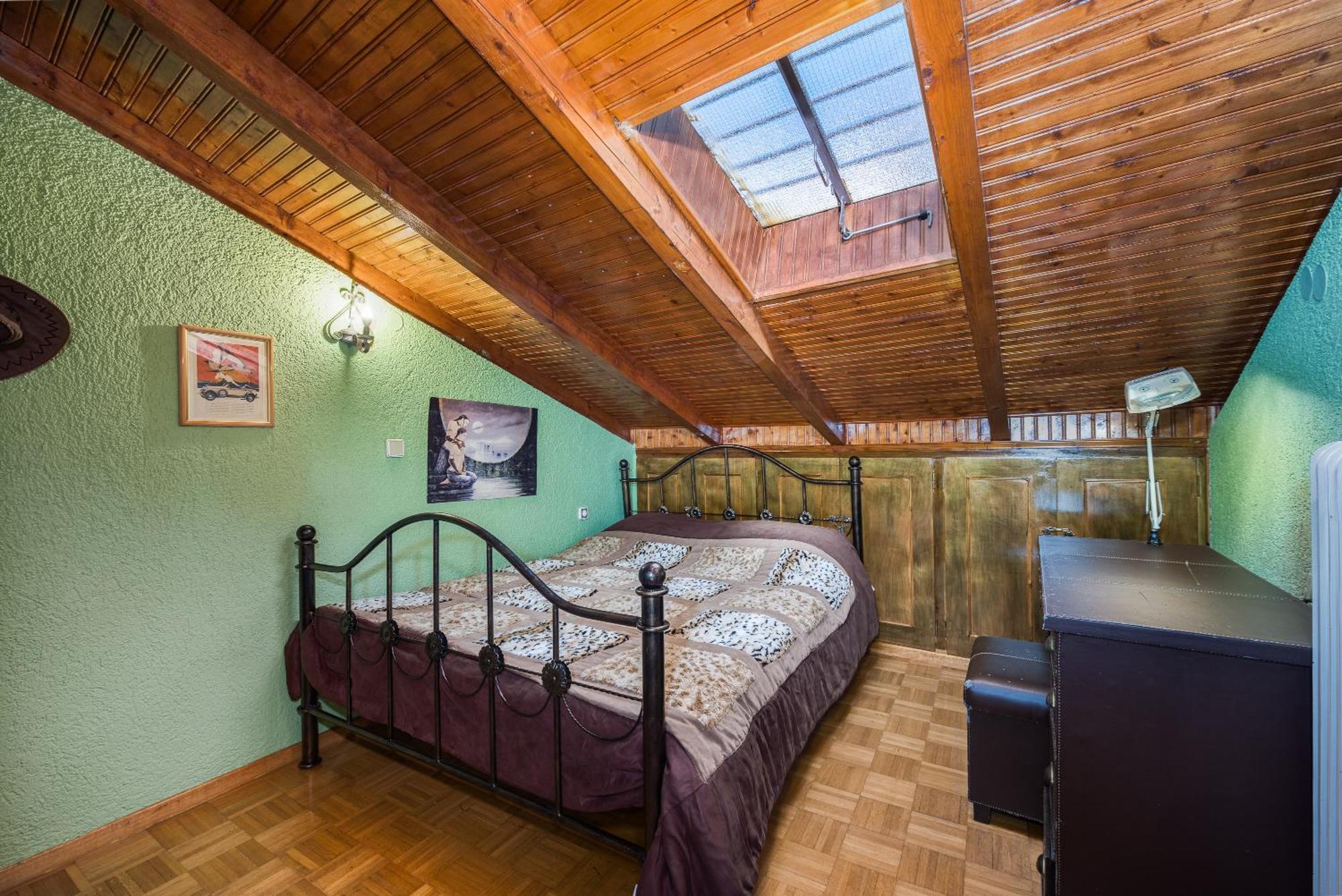 ευχάριστο με σοφίτα και τζάκι. Chalet